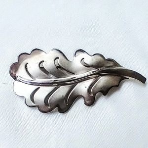 Vintage Iconic Leaf Brooch - 1950s/60s